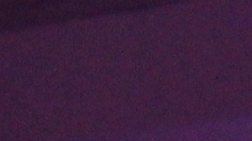 La maquillista de Mary Kay Virginia Linzee enseña a las sobrevivientes a maquillarse