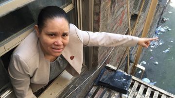 Doña Miguelania Rincón vive en el edificio de uno de los peores caseros de Nueva York