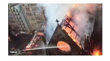 Momentos en que el FDNY intentaba apagar fuego de iglesia ubicada West 25th Street en Flatiron District