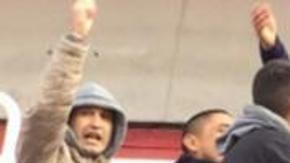Una escena atípica, sobre todo porque los hinchas no tenían permiso del club para esta actividad.
