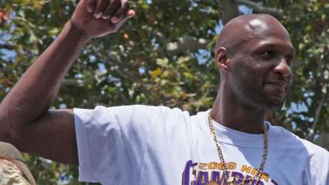 Lamar estuvo al borde la muerte el año pasado.