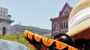 La celebración del Cinco de Mayo en Estados Unidos tiene un espíritu esencialmente festivo.