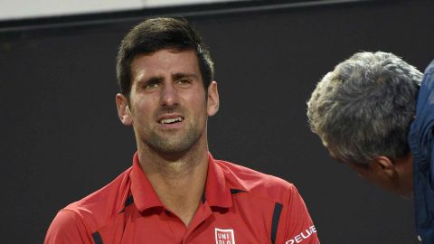 Novak Djokovic se lesiona el tobillo