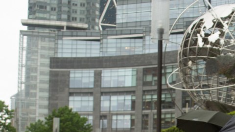 María Maisonet, del grupo Comunidades por Cambio en Nueva York, encabeza la manifestación.