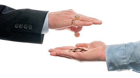 El ritmo de crecimiento de los salarios ha estado muy por debajo de la época pre crisis y no se han recuperado las cifras anteriores a 2007./Shutterstock