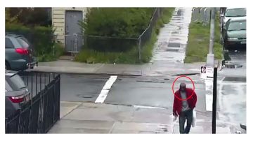 El hombre fue visto por última vez en la intersección de la calle 69 y la avenida 38.