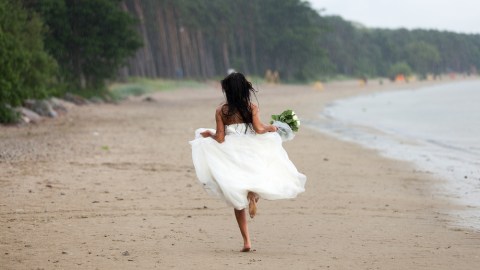 novia huyendo