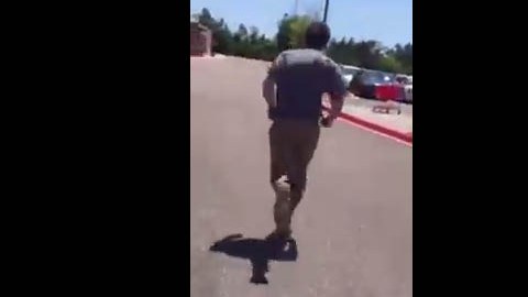El pervertido fue interceptado minutos después por agentes.