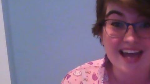 Aimée Toms fue confundida con una mujer transgénero e insultada en un baño público.