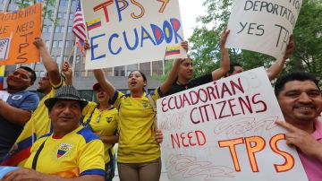 Rally frente al 26 Federal Plaza, donde cientos de Ecuatorianos piden por el TPS.