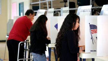 Muchos latinos dijeron que estaban motivados para votar debido a los mensajes racistas de Donald Trump. (Aurelia Ventura/ La Opinion)