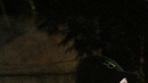 Médicos forenses trasladan el cuerpo de una persona en México.