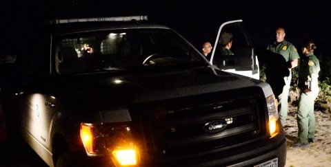Un indocumentado que cruzó la frontera de manera ilegal en Arizona murió como consecuencia de un disparo efectuado por un agente de la Patrulla Fronteriza.