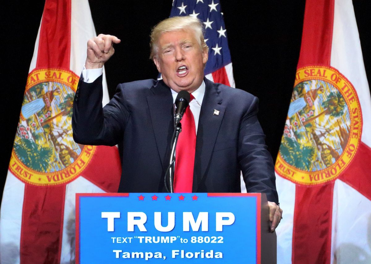 Donald Trump habla durante un mitin en Tampa Convention Center in Tampa, Florida.