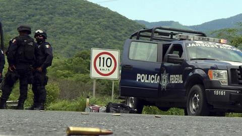 Comando armado ataca casa de "El Chapo" Guzmán.