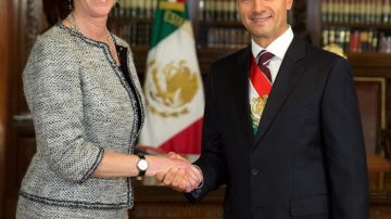 Roberta Jacobson entregó sus cartas credenciales al presidente de México, Enrique Peña Nieto.