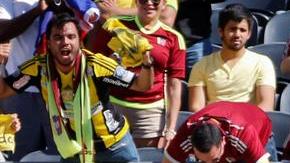 Jugadores venezolanos festejan el gol de Martínez.