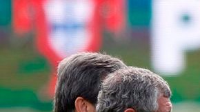 El primer ministro portugués, Antonio Costa con el técnico Fernando Santos y Cristiano Ronaldo. EFE/