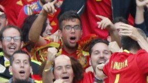 España salva su debut en la Euro 2016 casi en el último minuto.