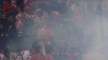 Croatas arrojan bengalas