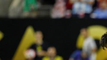 Aficionado se le hinca a Messi