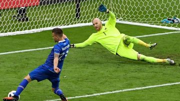 El gol histórico de Arnor Ingvi Traustason de Islandia en la Euro 2016.