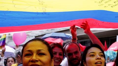 Los colombianos celebraron el anuncio. EFE