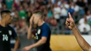 Carlos Bacca festeja el único gol del partido.