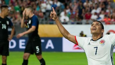 Carlos Bacca festeja el único gol del partido.