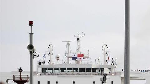 Buque Chino hace paso inaugural en la ampliación del Canal de Panamá.