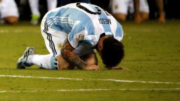 Lionel Messi falla un penal