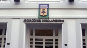 La sede del organismo rector del fútbol argentino en Viamonte fue evacuada.