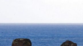Advierten que los "moai" más cercanos al mar podrían caer por la erosión.