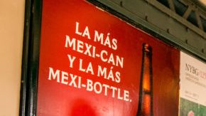 En Nueva York el metro es el principal medio de transporte para la mayoría de las personas, incluidos los adolescentes. Así que ver este tipo de publicidad es inevitable.