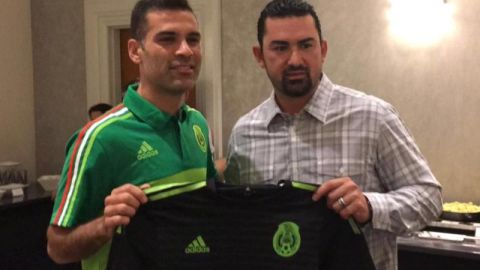 Adrián González y el capitán del Tri, Rafael Márquez.