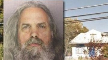 Captura de pantalla de foto de Lee Kaplan y de su residencia.distribuida por el Departamento de Policía de Lower Southampton.