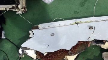 Parte de los restos del vuelo MS804 de EgyptAir que habían sido encontrados.