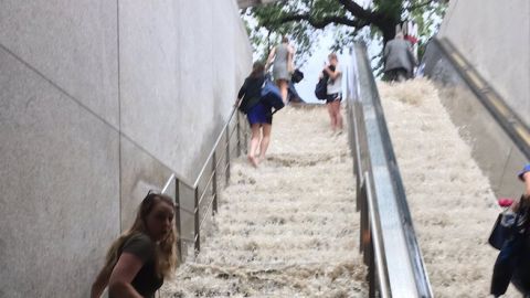 El diluvio inundó por completo la estación de Cleveland Park.