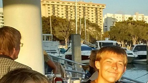 Ace Kimberly, de 45 años, y sus hijos Rebecca Kimberly, de 17; Donald Kimberly, de 15, y Roger Kimberly, de 13, salieron de Sarasota el pasado domingo a bordo de una embarcación con destino a Fort Myers.