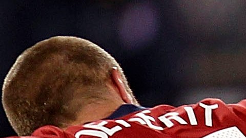 Messi (c) y Bradley (der.) volverán a verse las caras en una cancha.