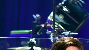 Christina Grimmie (i) y Adam Levine en la fiesta de lanzamiento del álbum iHeartRadio en iHeartRadio Theater en Burbank, California, el 26 de agosto de 2014.