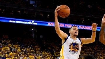 Curry no salió fino pero no hizo falta. Warriors se llevó el primero ante los Cavs.