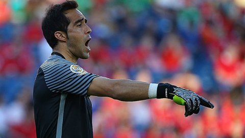 Claudio Bravo atraviesa por momentos familiares complciados que han mermado su rendimiento con Chile.
