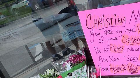 Homenaje a Christina Grimmie en el teatro Plaza Live. donde la cantante fue baleada por un hombre, en Orlando, Florida.