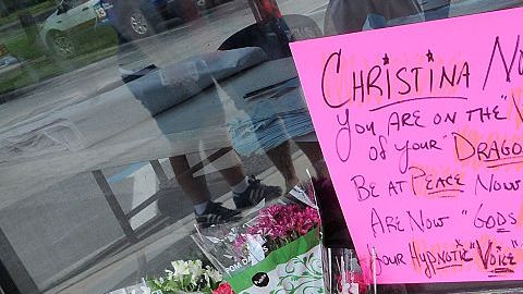 Homenaje a Christina Grimmie en el teatro Plaza Live. donde la cantante fue baleada por un hombre, en Orlando, Florida.