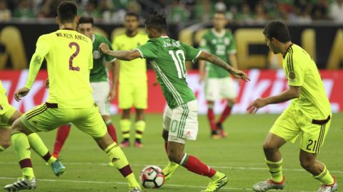 El mexicano 'Tecatito' Corona se quitó a medio equipo venezolano para marcar el gol del torneo.