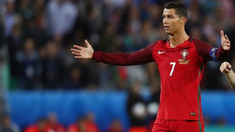 A Khan le gustaría que CR7 no fuea tan exhibicionista.