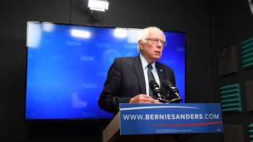 Bernie Sanders durante su evento en vivo para sus seguidores el jueves por la noche. (Photo by Matt McClain-Pool/Getty Images)
