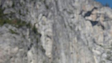 Obama habla durante la celebración de los 100 años del sistema de Parques Nacionales de Estados Unidos en el Parque Nacional de Yosemite, California.