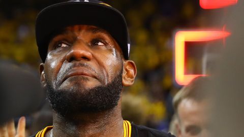 LeBron James no dejó de llorar tras la heroica victoria de los Cavaliers, y no era para menos; se comportó como un gigante para consagrarse campeón otra vez.